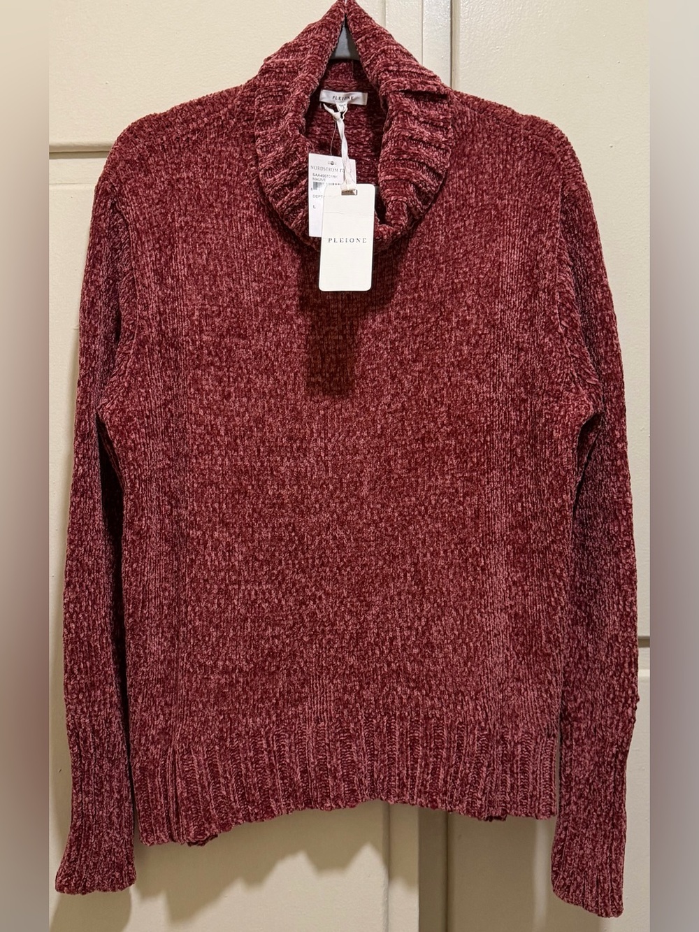 New Pleione Burgundy chenille sweater. Large
